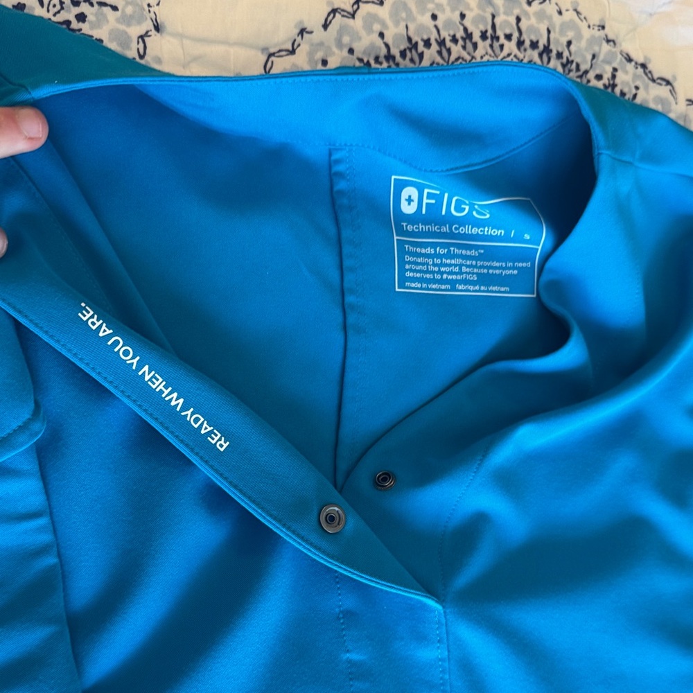 Figs Women's Teal Scrub Top & Cargo Track Pants - Picture 4 of 5